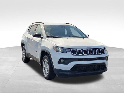 Used 2024 Jeep Compass Latitude AWD/4WD image 1