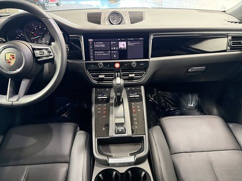 Used 2025 Porsche Macan image 19
