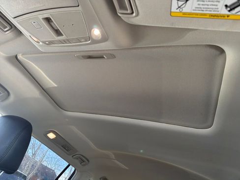 Used 2024 Nissan Armada SL image 25