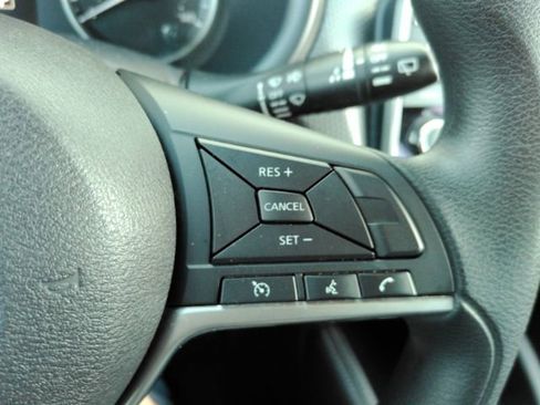 Used 2018 Nissan Kicks SV image 31