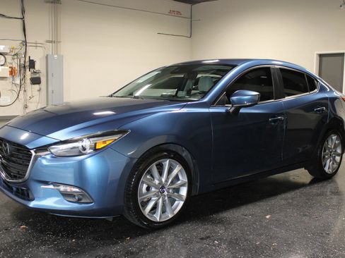 Used 2017 MAZDA MAZDA3 Grand Touring w/ Premium Equipment Package FWD image 9
