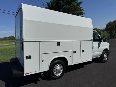 Used 2025 Ford E-350 and Econoline 350 Super Duty w/ Power Equipment Group RWD image 7