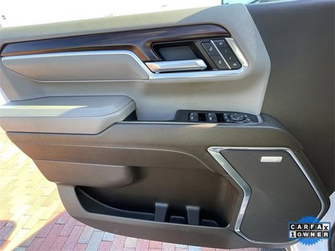 Used 2024 GMC Sierra 2500 SLT w/ SLT Premium Package image 12