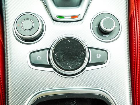 Used 2023 Alfa Romeo Stelvio Veloce image 24