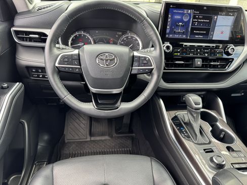 Used 2022 Toyota Highlander Platinum image 20