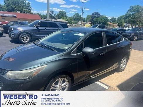 Used 2017 Chevrolet Cruze LT w/ Convenience Package FWD image 1