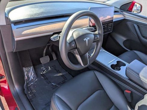 Used 2024 Tesla Model Y Long Range image 10