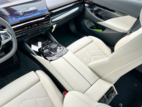 New 2026 BMW 530i w/ Convenience Package RWD image 18