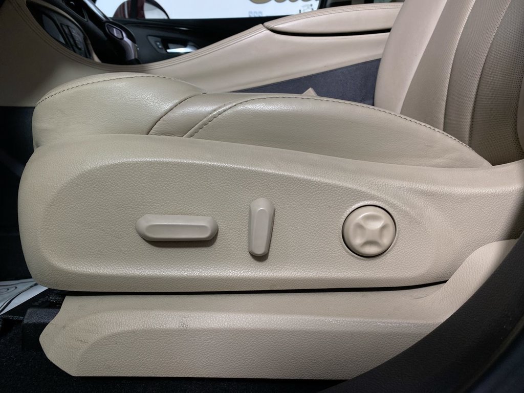 Used 2019 Buick Envision Essence FWD image 12