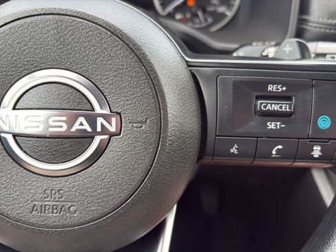 Used 2024 Nissan Rogue SV AWD/4WD image 10