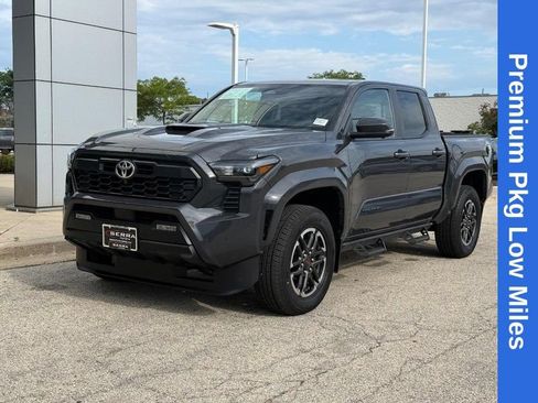 Used 2024 Toyota Tacoma TRD Sport w/ TRD Sport Premium Package AWD/4WD image 7