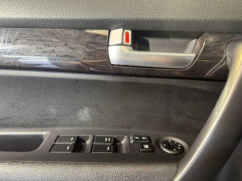 Used 2014 Kia Sorento LX FWD image 11