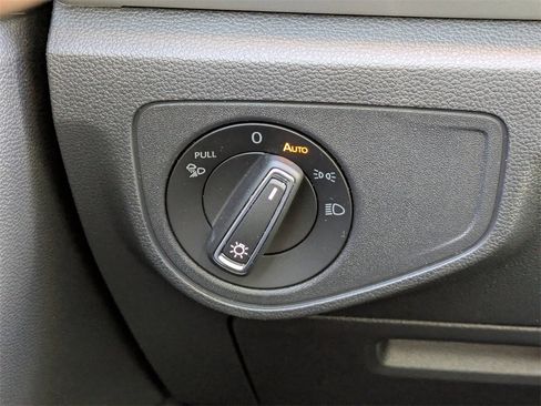 Used 2022 Volkswagen Atlas Cross Sport SE image 26