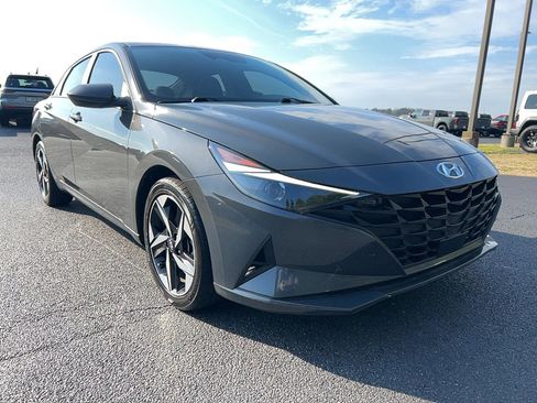 Used 2023 Hyundai Elantra SEL w/ Convenience Package image 3