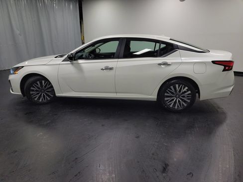 Used 2024 Nissan Altima 2.5 SV FWD image 5