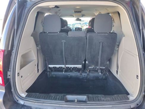 Used 2019 Dodge Grand Caravan SE w/ UConnect Hands-Free Group image 24