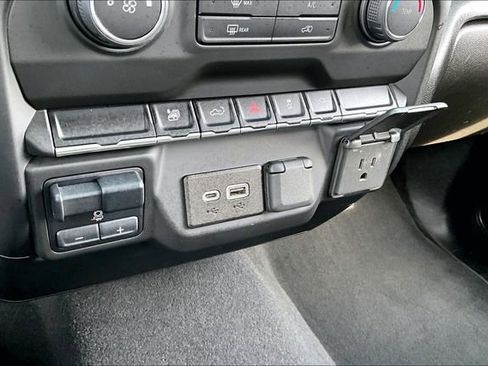 Used 2022 Chevrolet Silverado 2500 Custom w/ Custom Convenience Package image 16