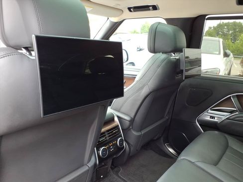 Used 2024 Land Rover Range Rover Long Wheelbase SE AWD/4WD image 13