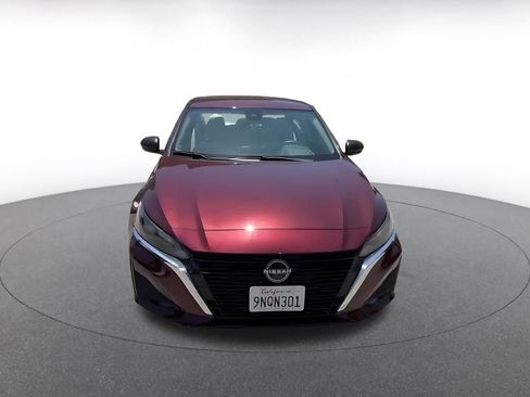 Used 2025 Nissan Altima 2.5 SV FWD image 3