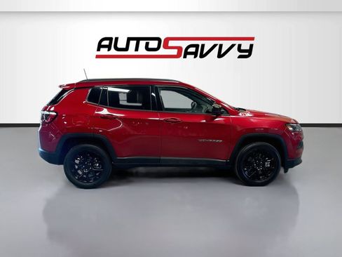 Used 2026 Jeep Compass Latitude AWD/4WD image 8