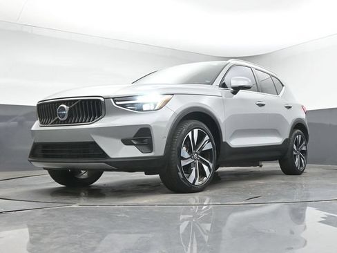 Used 2024 Volvo XC40 B5 Plus w/ Protection Package Premier AWD/4WD image 13