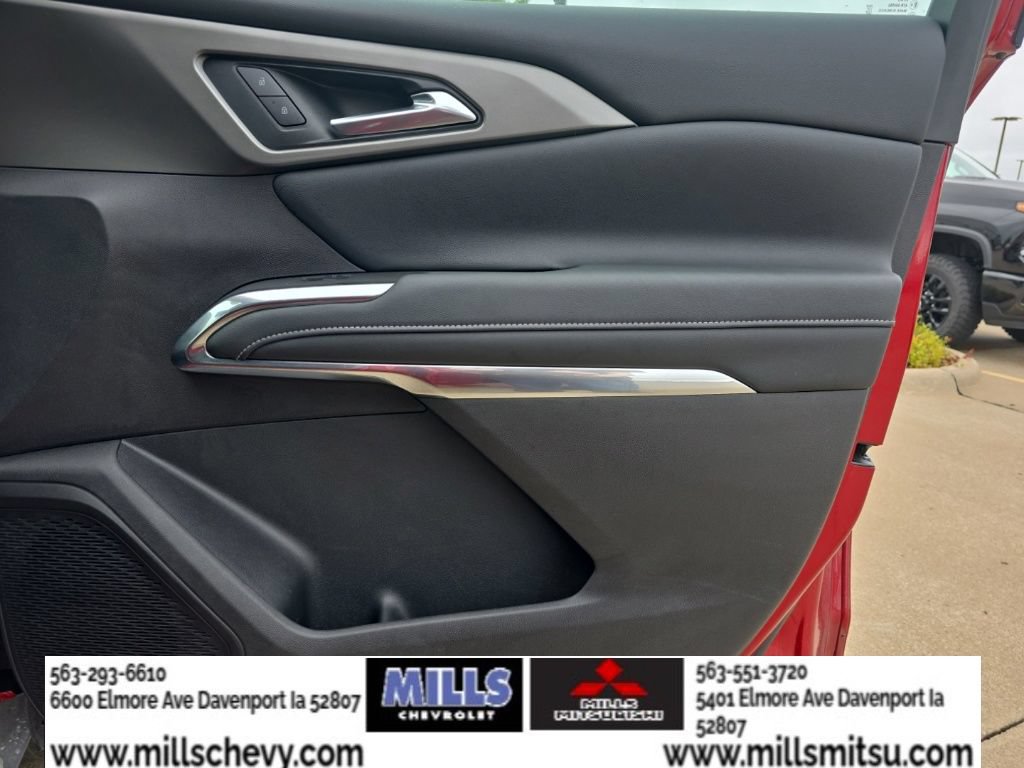 Used 2025 Chevrolet Traverse LT AWD/4WD image 23