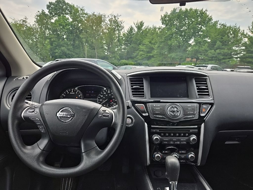 Used 2020 Nissan Pathfinder S AWD/4WD image 17