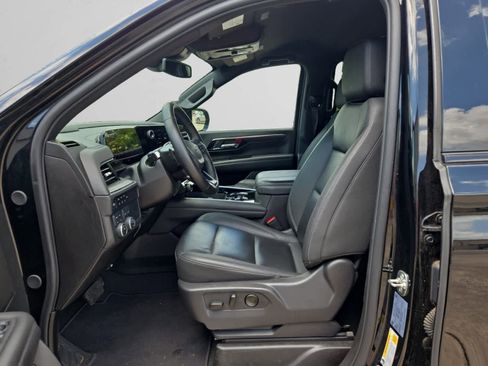 Used 2025 Chevrolet Suburban Z71 AWD/4WD image 8