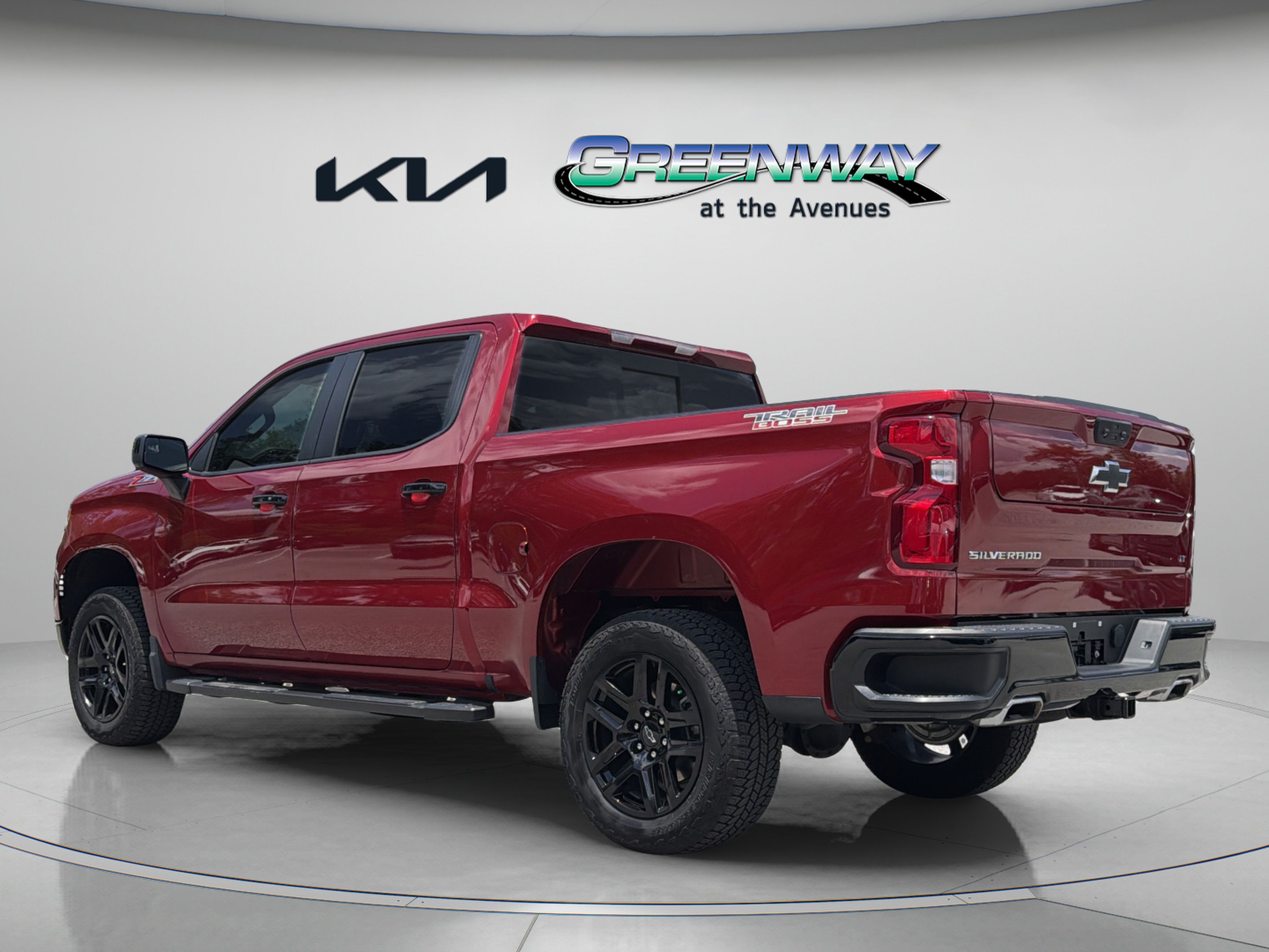 Used 2025 Chevrolet Silverado 1500 LT Trail Boss w/ Convenience Package II AWD/4WD image 4