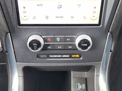 Used 2022 Ford Edge ST image 16