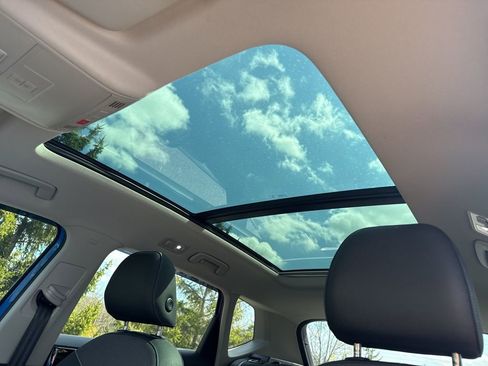 Used 2024 Volkswagen Taos SE AWD/4WD image 10