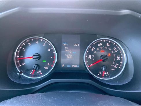 Used 2022 Toyota RAV4 XLE image 25