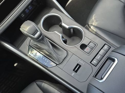 Used 2022 Toyota Highlander XLE FWD image 26