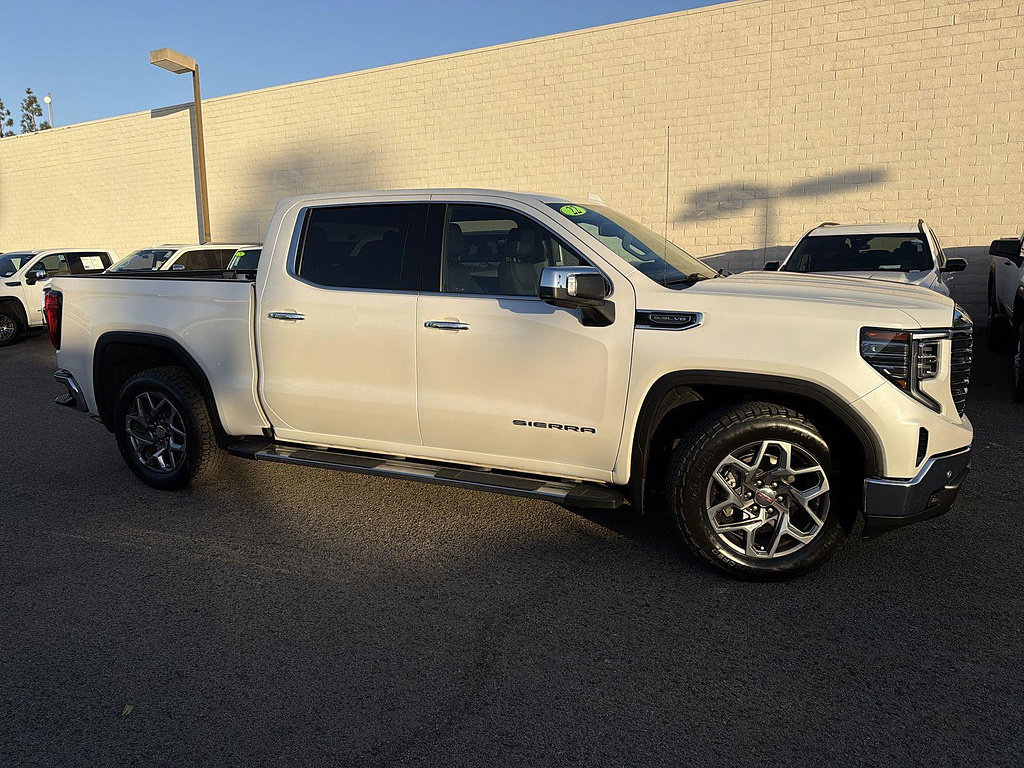 Used 2022 GMC Sierra 1500 SLT w/ SLT Premium Package RWD image 4