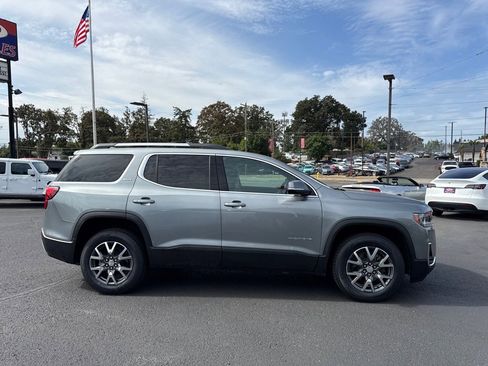 Used 2023 GMC Acadia SLT image 11
