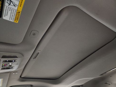 Used 2023 Toyota Highlander XLE FWD image 47