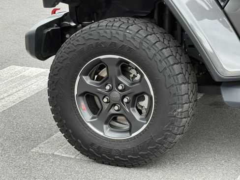 Used 2023 Jeep Gladiator Rubicon w/ Cold Weather Group AWD/4WD image 9