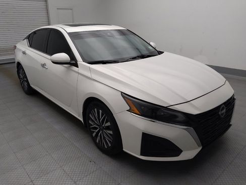 Used 2024 Nissan Altima 2.5 SV w/ SV Premium Package FWD image 13