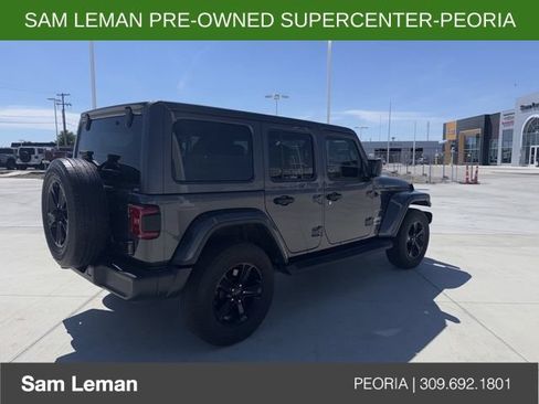 Used 2018 Jeep Wrangler Unlimited Sahara w/ Dual Top Group AWD/4WD image 4