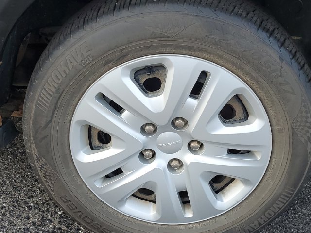 Used 2014 Chrysler Town & Country Touring FWD image 29
