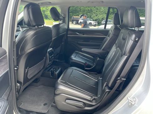 Used 2023 Jeep Grand Cherokee L Limited w/ Black Appearance Package AWD/4WD image 20