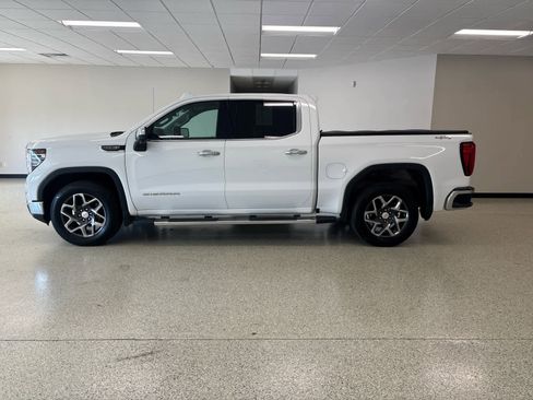 Used 2024 GMC Sierra 1500 SLT w/ SLT Convenience Package image 12