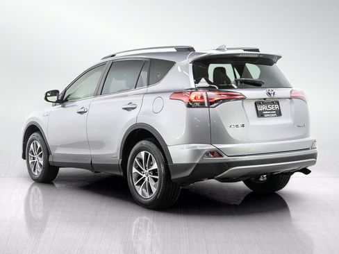 Used 2018 Toyota RAV4 LE AWD/4WD image 3