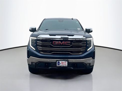 Used 2022 GMC Sierra 1500 SLT image 2