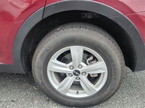 Used 2023 Kia Sorento LX image 9