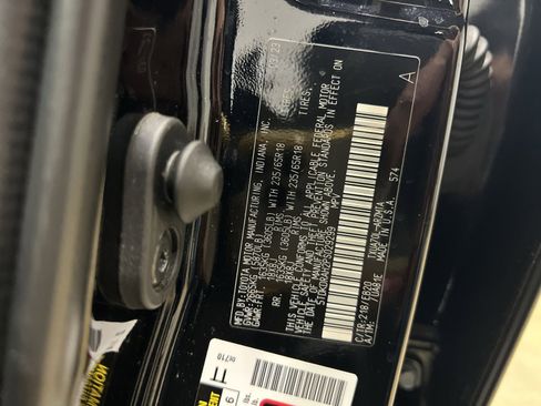 Used 2023 Toyota Highlander XLE image 31