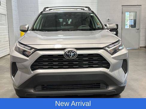 Used 2025 Toyota RAV4 XLE AWD/4WD image 2