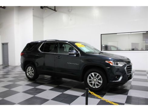 Used 2021 Chevrolet Traverse LT image 1