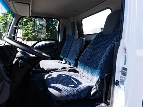 Used 2023 Isuzu NPR RWD image 16