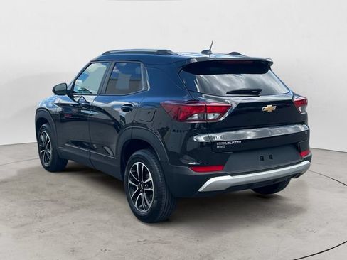 Used 2025 Chevrolet TrailBlazer LT AWD/4WD image 3